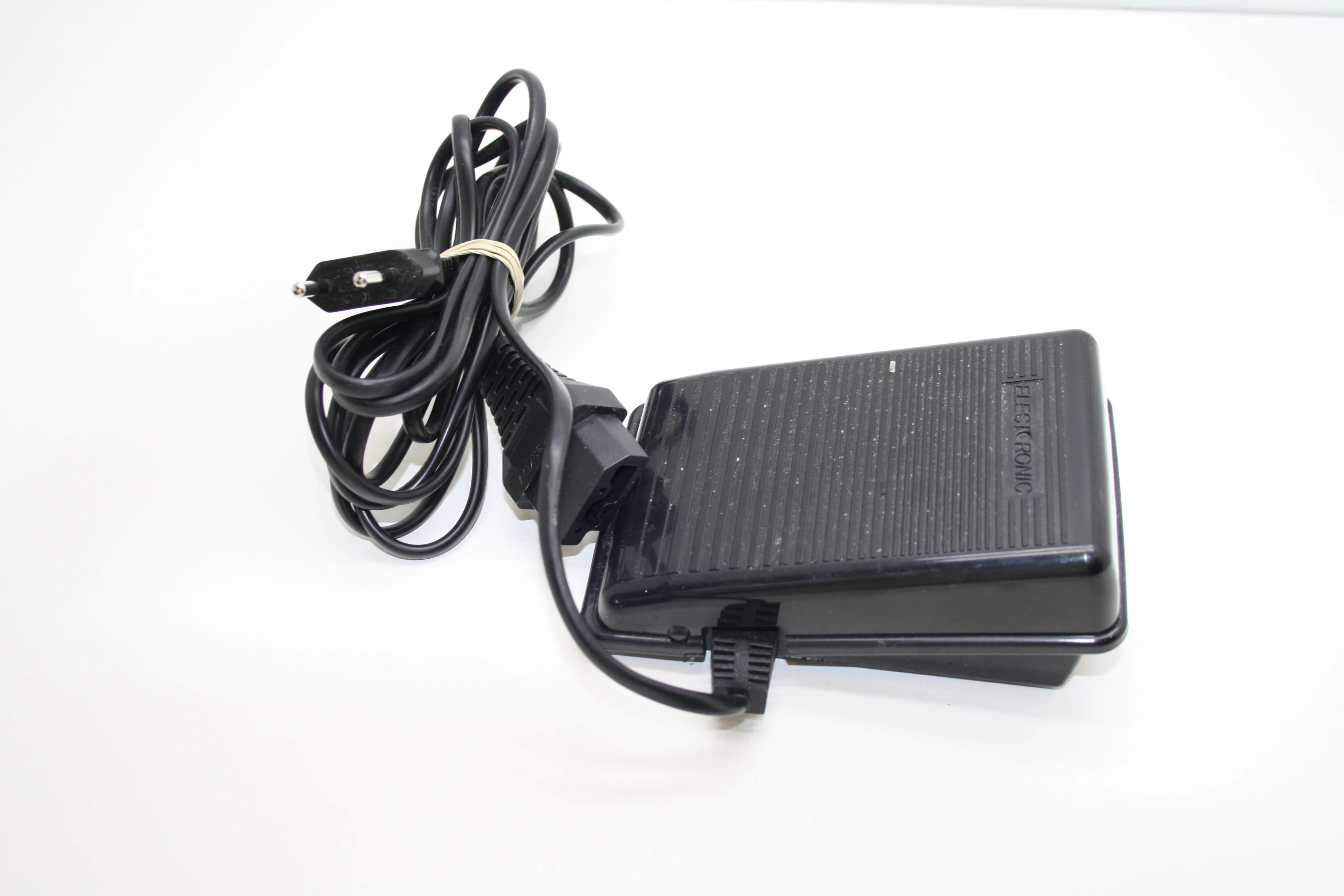 maszyna-do-szycia-arka-radom-888n-dekutowskiego-3a-krasnik-fabryczny