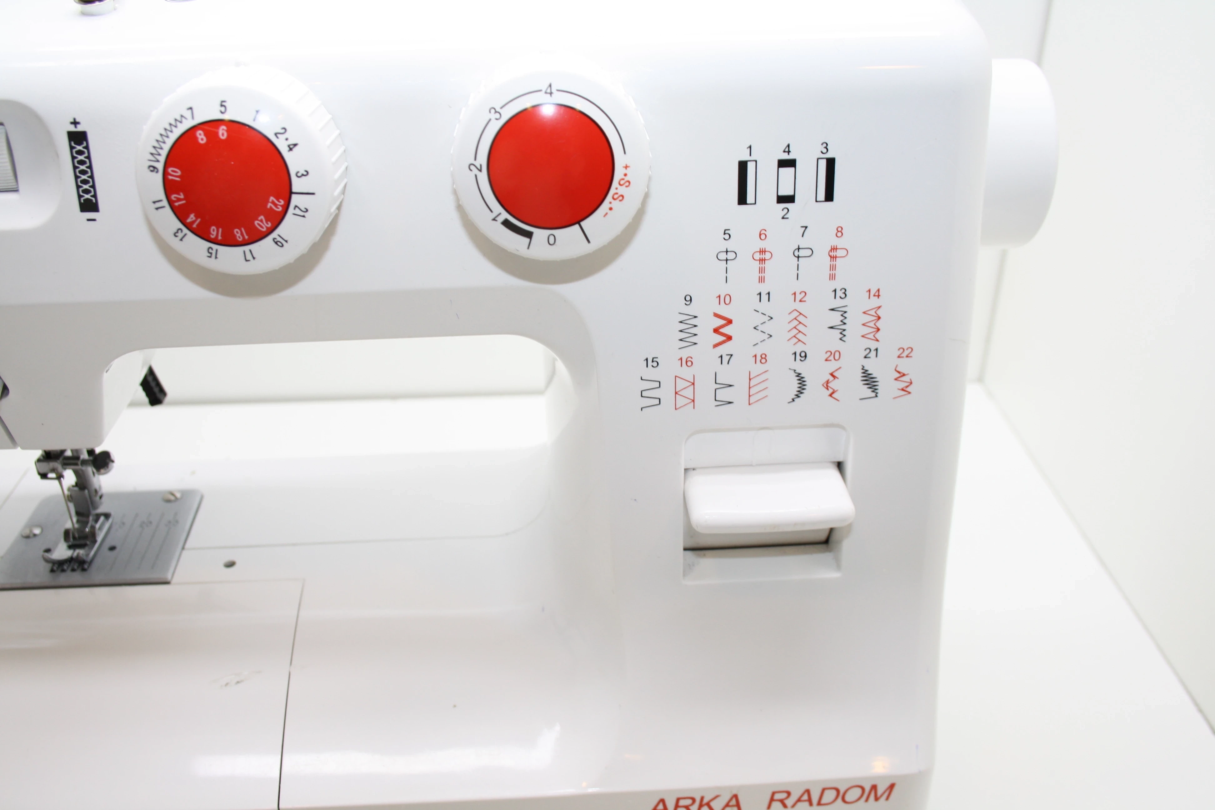 maszyna-do-szycia-arka-radom-888n-kolor-dominujacy-bialy