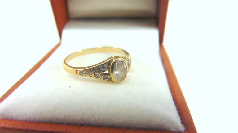 urokliwy-zloty-pierscionek-pr-585-r15-stan-nie-wymaga-renowacji