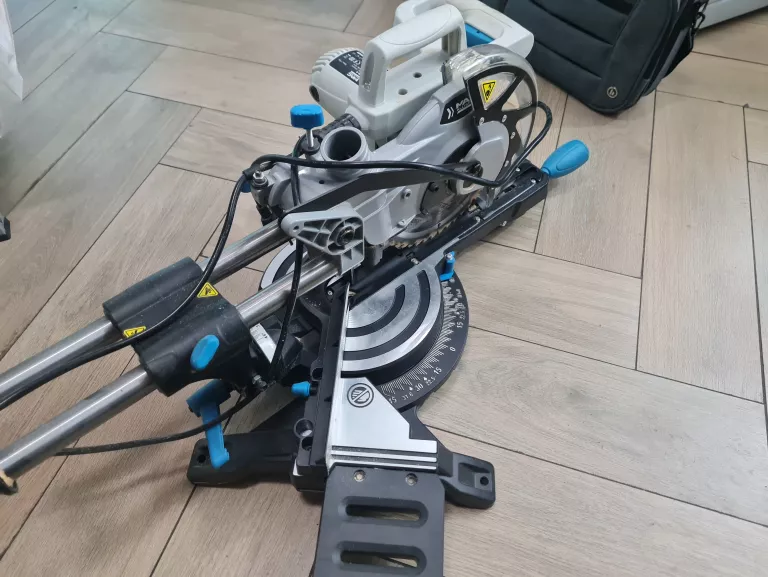 PIŁA UKOŚNICA MACALLISTER MMIS210C 210MM