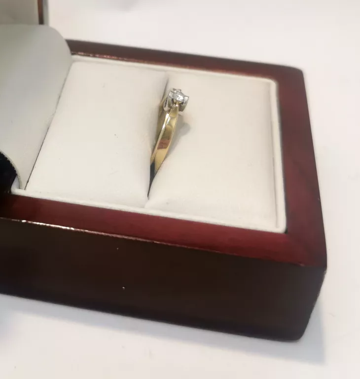 zloty-pierscionek-z-brylantem-p585-220g-ean-gtin-5903772003536