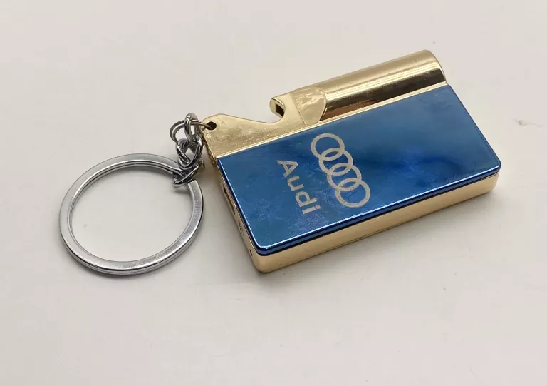 zapalniczka-zarowa-z-latarka-audi-usb-rodzaj-na-usb