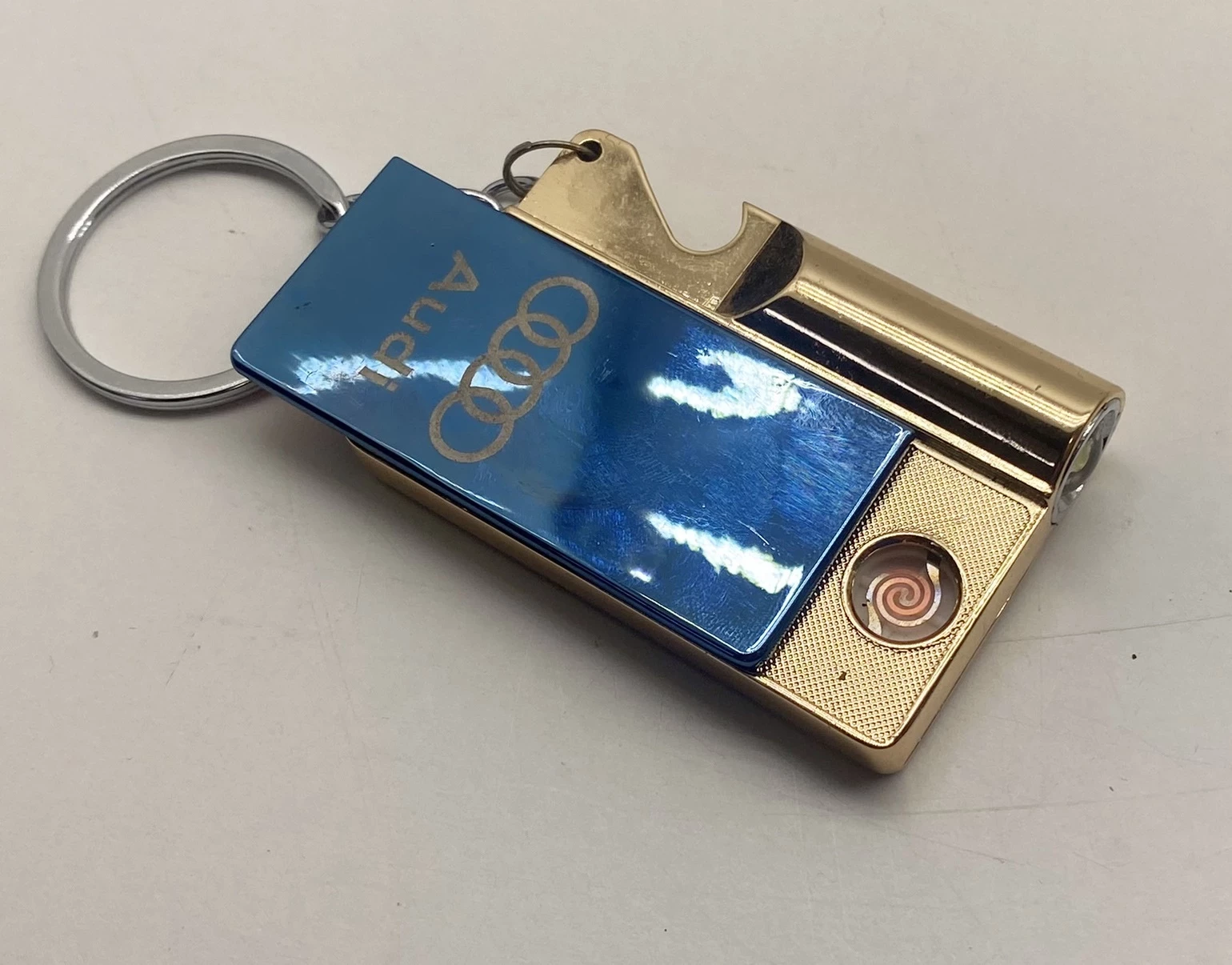 zapalniczka-zarowa-z-latarka-audi-usb-gajowicka-96-wroclaw
