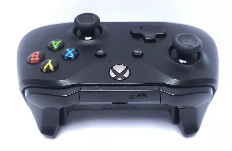 PAD XBOX ONE CZARNY Z WEJŚCIEM NA SŁUCHAWKI