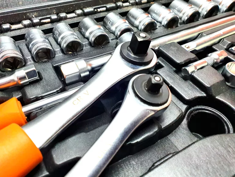 zestaw-kluczy-nasadowych-magnusson-stan-uzywany