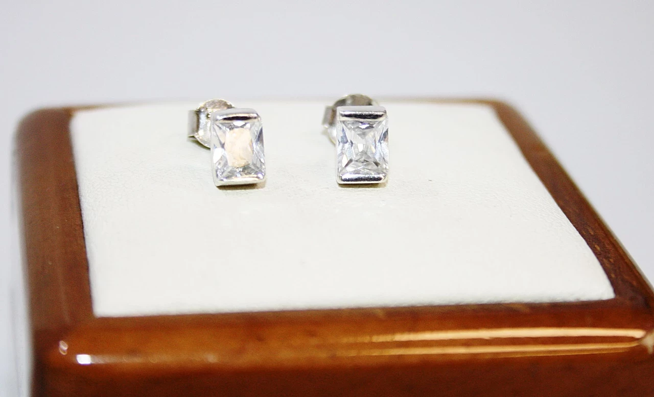 eleganckie-srebrne-kolczyki-z-oczkiem-199g-stan-powystawowy