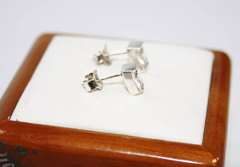 eleganckie-srebrne-kolczyki-z-oczkiem-199g-rodzaj-zapiecia-2207-1