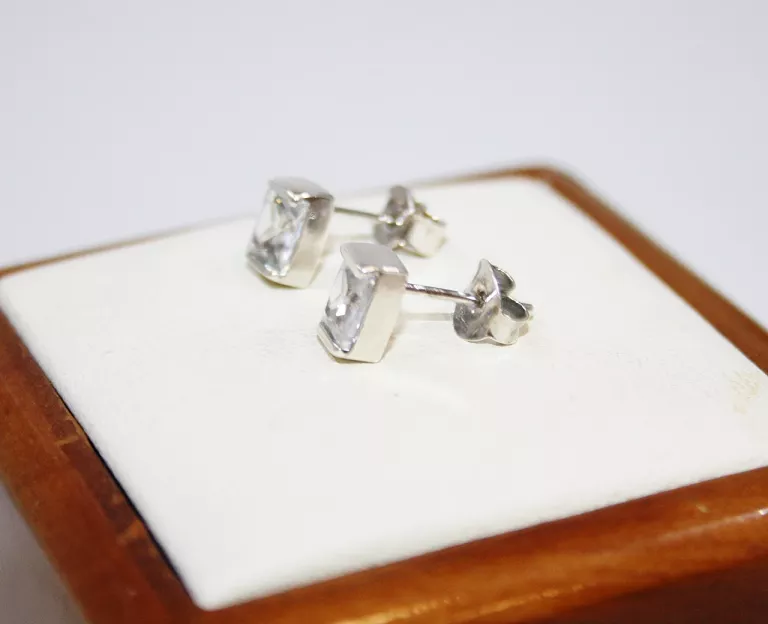 eleganckie-srebrne-kolczyki-z-oczkiem-199g-marka-bez-marki