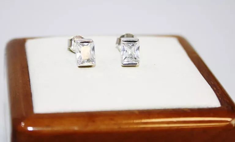 eleganckie-srebrne-kolczyki-z-oczkiem-199g-ean-gtin-0025051309117