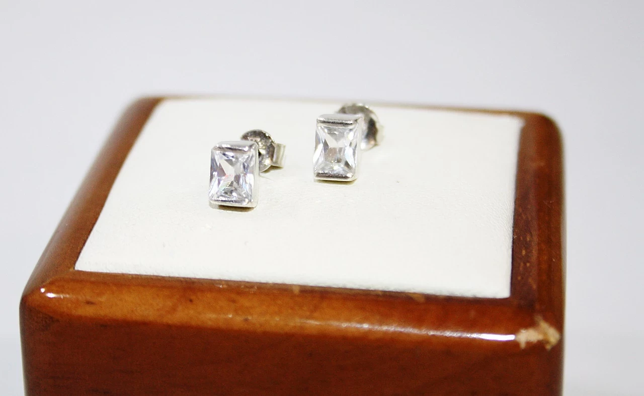 eleganckie-srebrne-kolczyki-z-oczkiem-199g-trzebnicka-561c-wroclaw-gracja