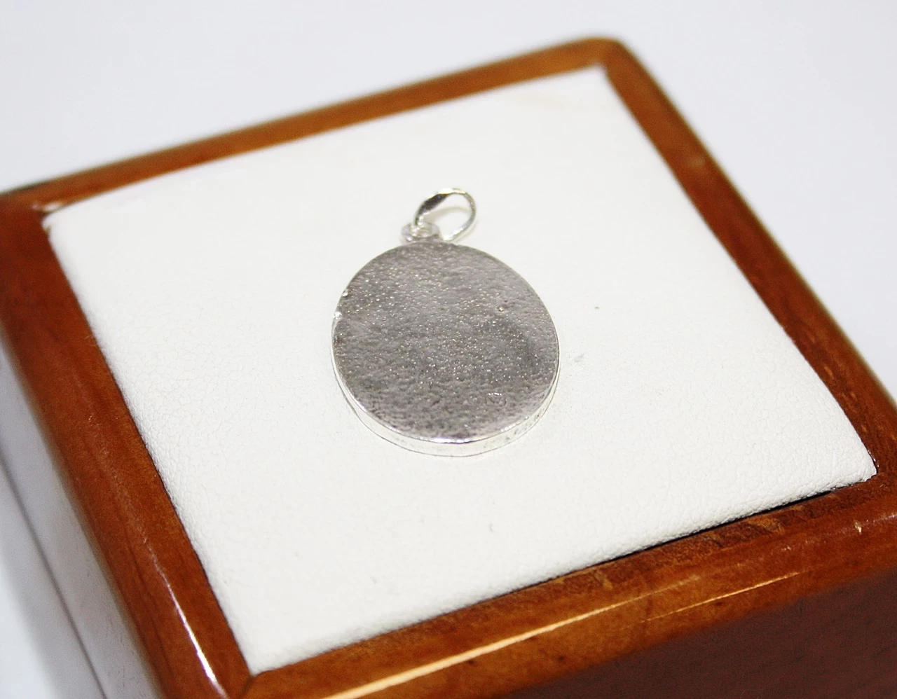 rewelacyjny-srebnry-medalik-340-g-material-srebro