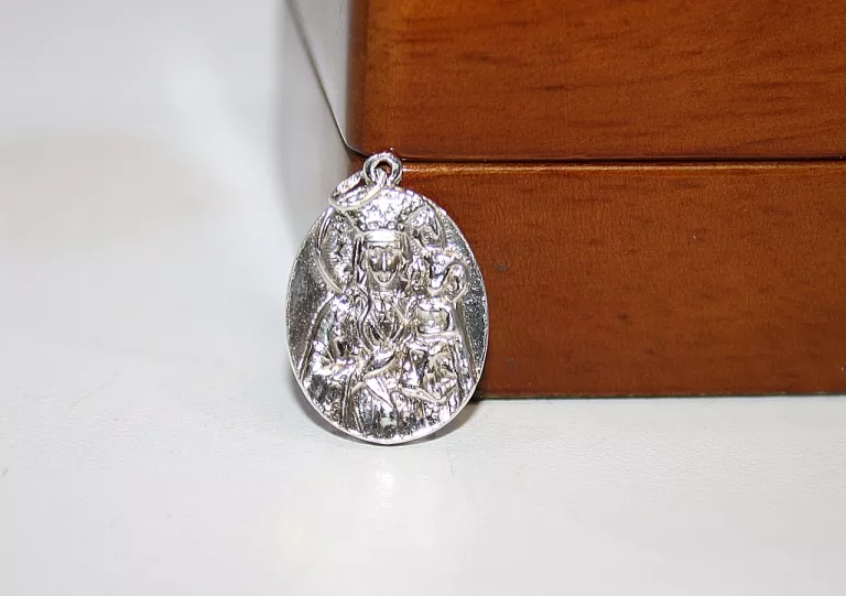 rewelacyjny-srebnry-medalik-340-g-trzebnicka-561c-wroclaw-gracja