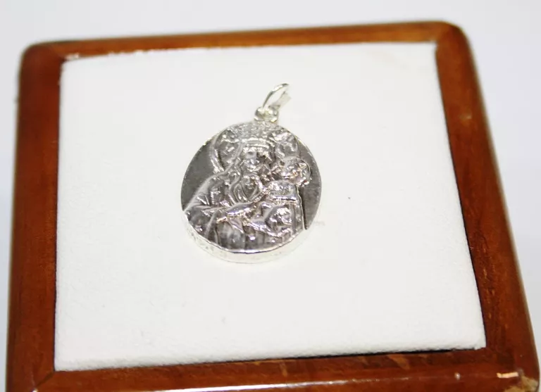 rewelacyjny-srebnry-medalik-340-g-stan-uzywany