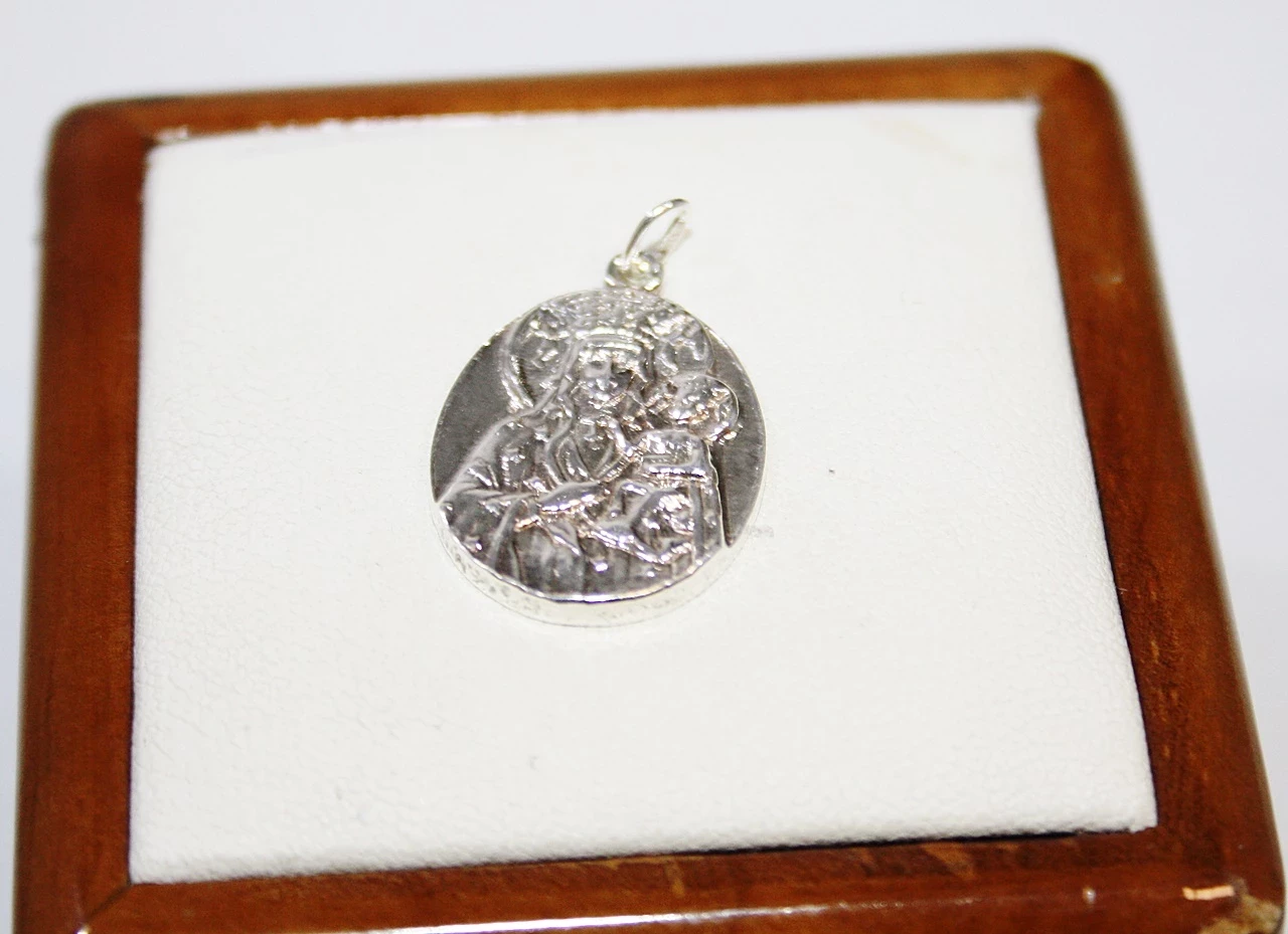 rewelacyjny-srebnry-medalik-340-g-stan-uzywany