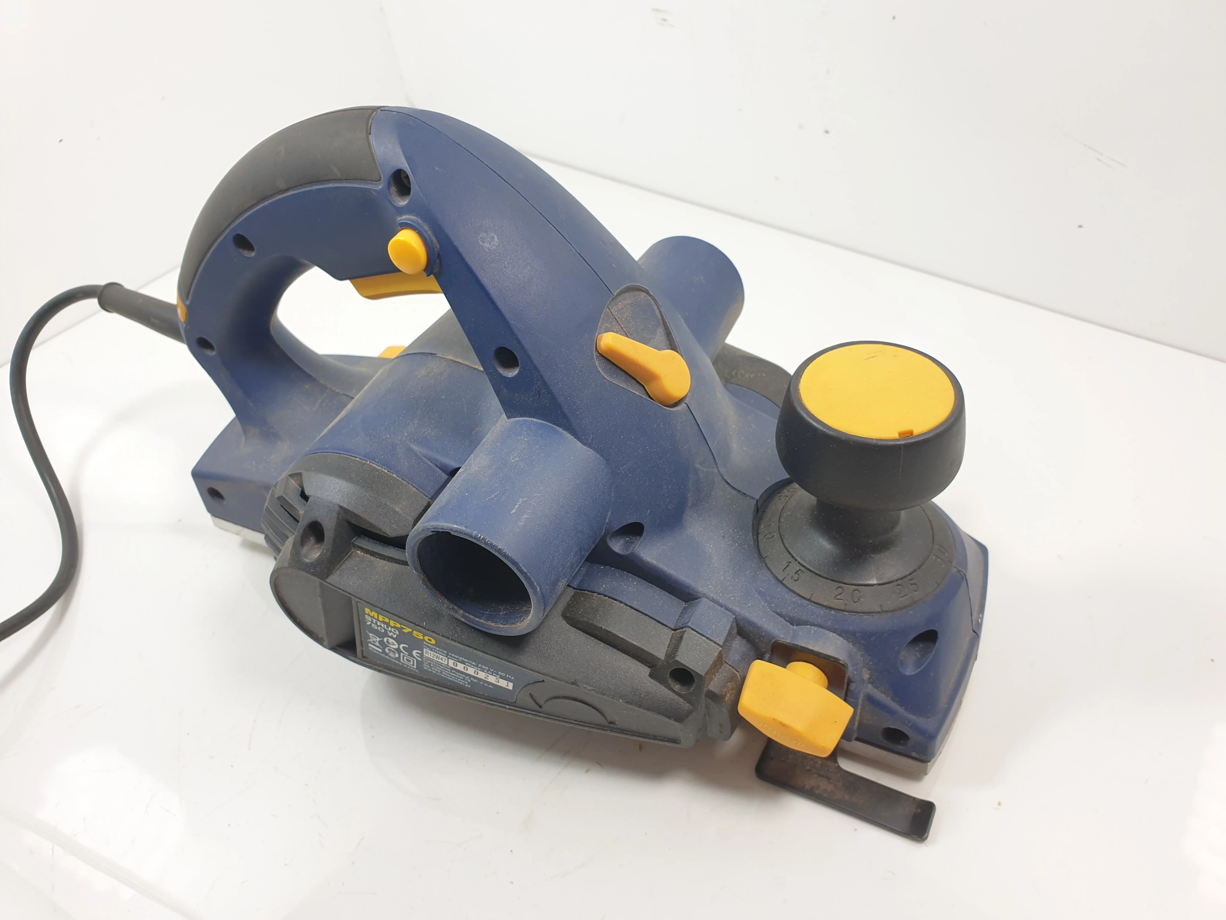 strug-elektryczny-macallister-mpp750-glebokosc-strugania-1