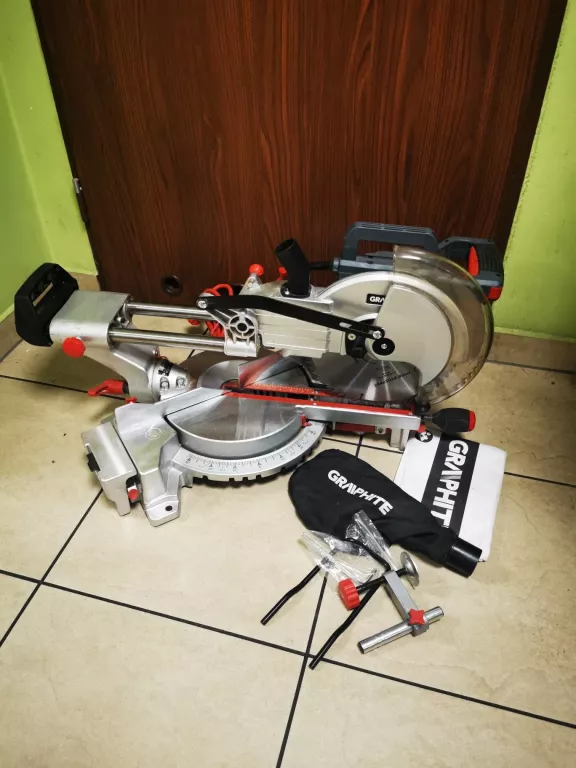 PIŁA UKOŚNICA GRAPHITE 59G812 SUPER STAN!
