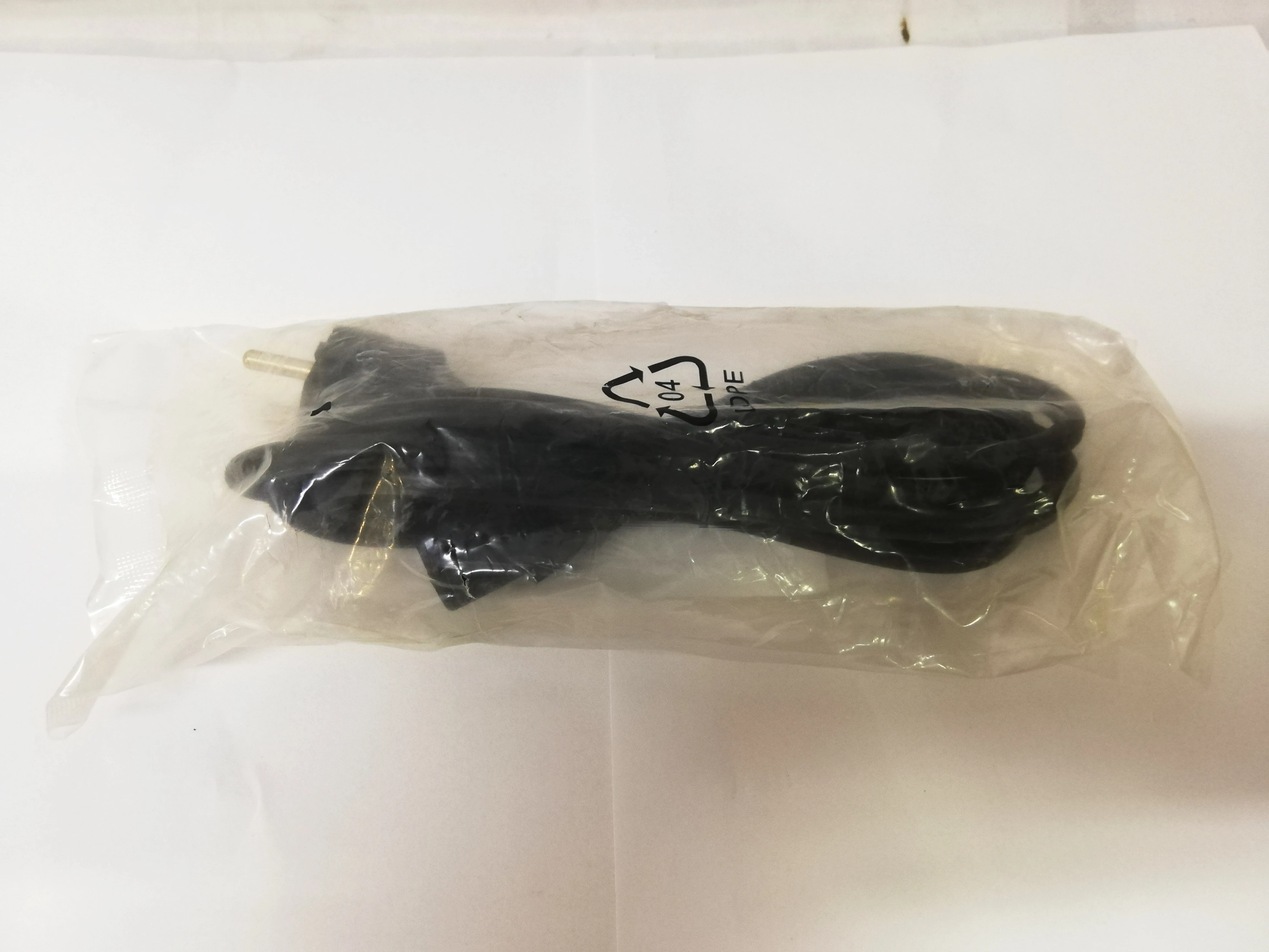 kabel-zasilajacy-do-komputera-stan-powystawowy