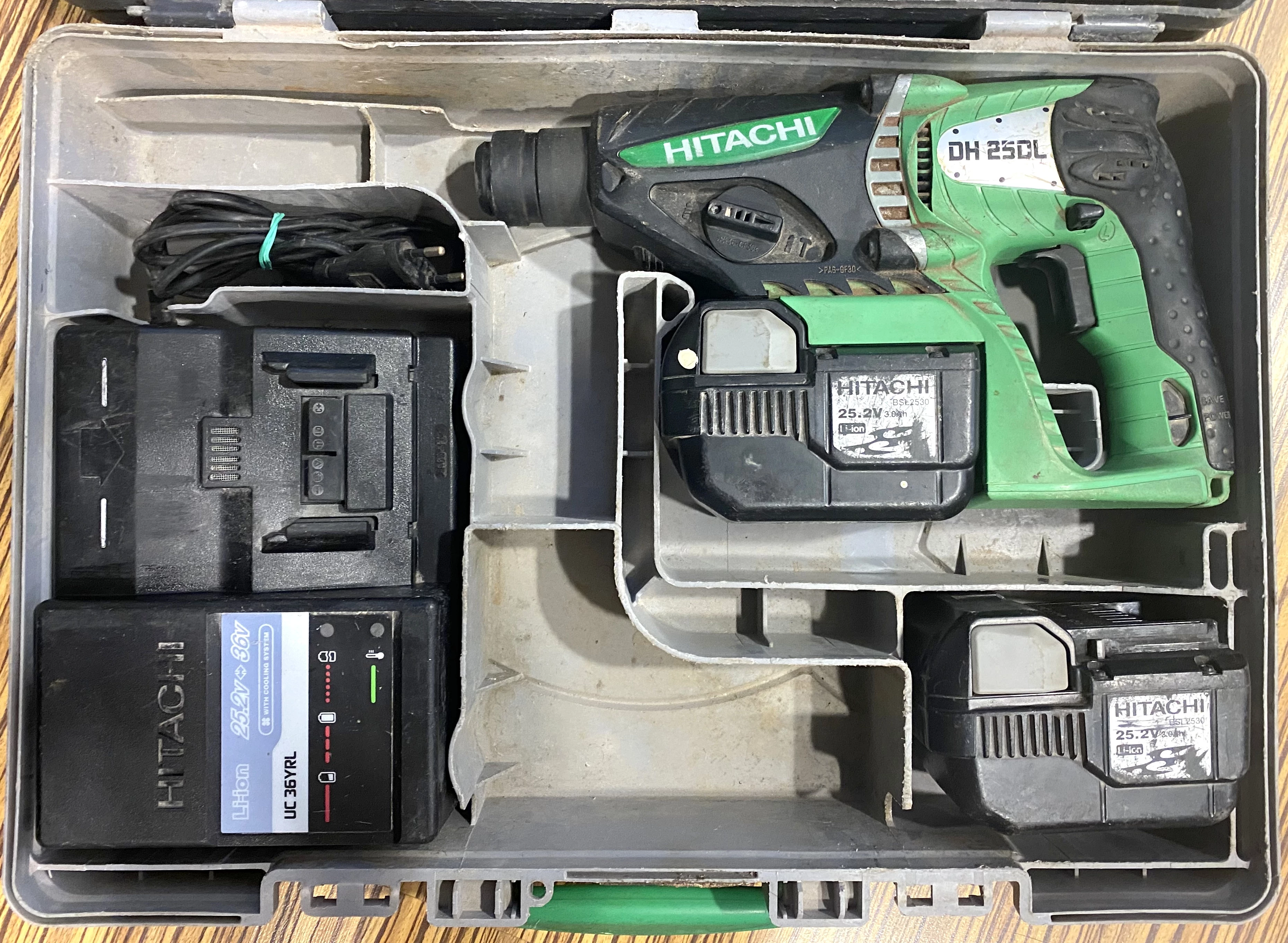 mlotowiertarka-hitachi-dh25dl-komplet-2007r-bohaterow-wrzesnia-79-swinoujscie