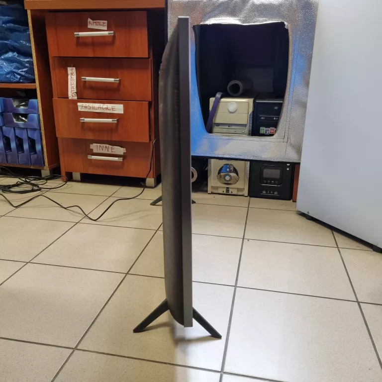 TELEWIZOR SAMSUNG 43 CALE UE43AU7172 KOMPLET