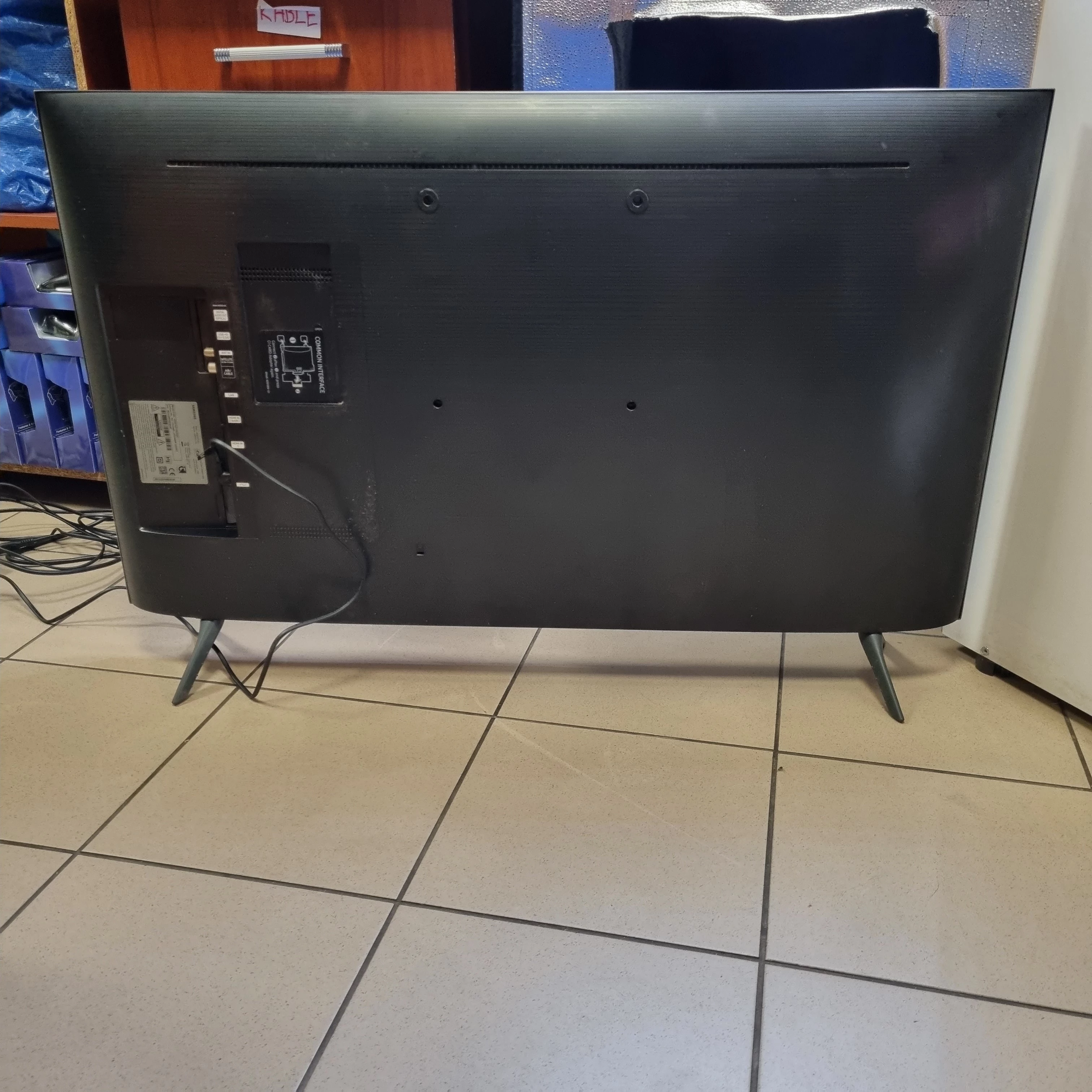 telewizor-samsung-43-cale-ue43au7172-komplet-marka-samsung