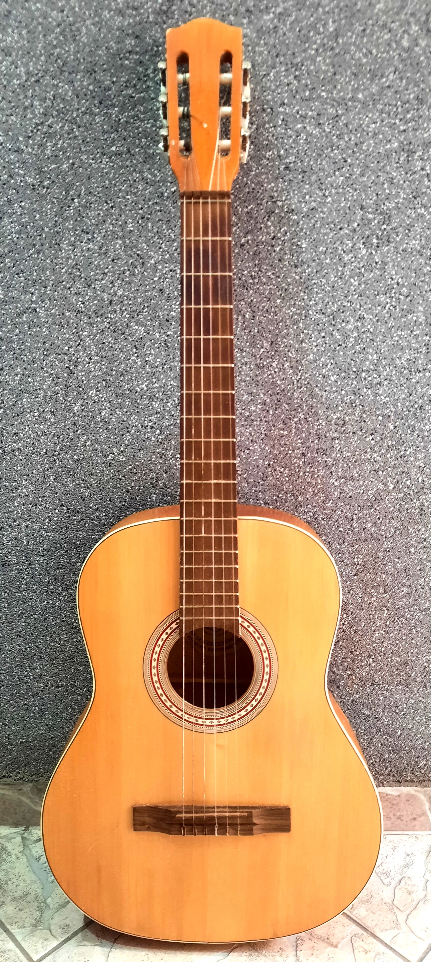 gitara-akustyczna-defil-rynek-52-dzierzoniow