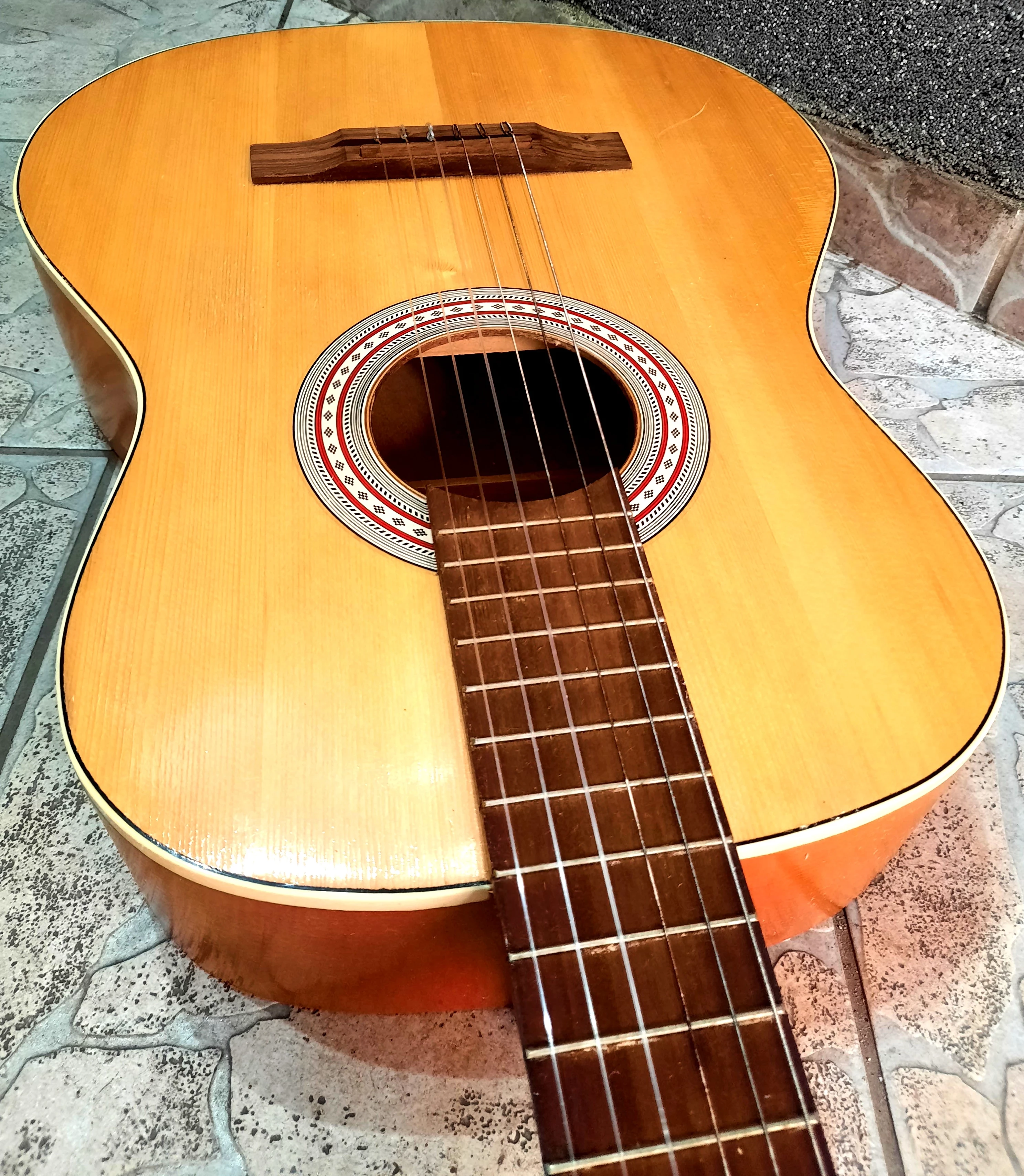 gitara-akustyczna-defil-rynek-52-dzierzoniow