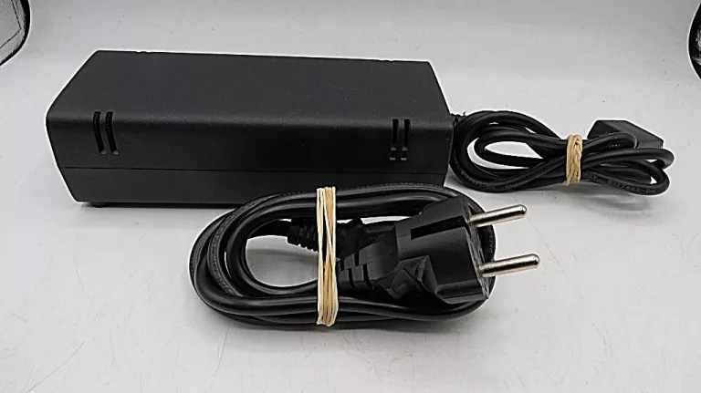 konsola-xbox-360-at-okazja-at-liczba-kontrolerow-w-zestawie-brak