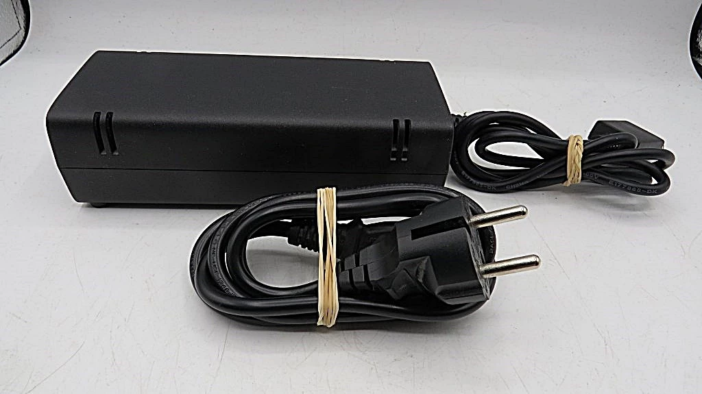 konsola-xbox-360-at-okazja-at-liczba-kontrolerow-w-zestawie-brak