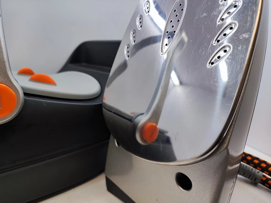 zelazko-ze-stacja-parowa-aeg-dbs-5591-kolor-dominujacy-czarny