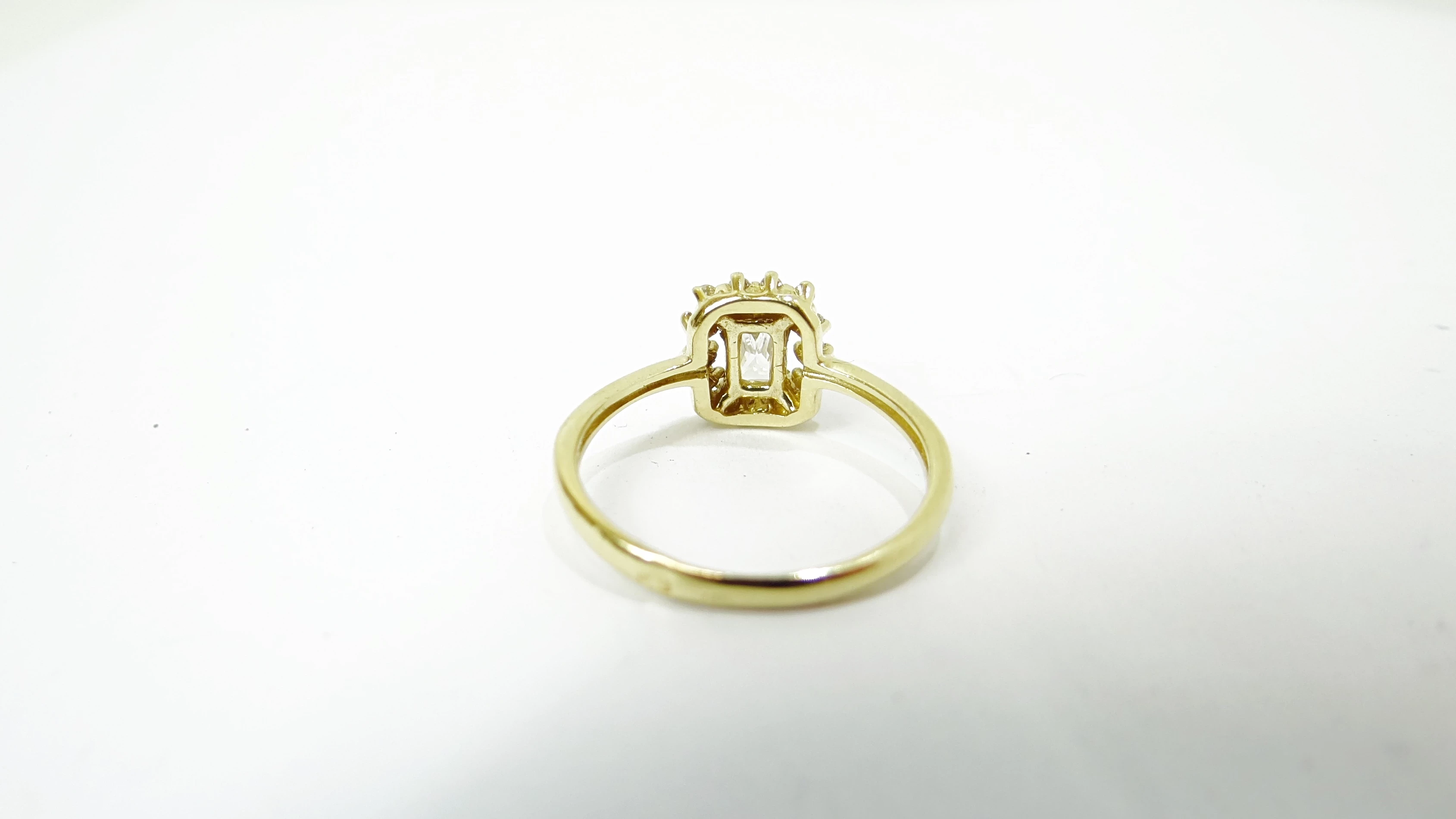 zloty-pierscionek-14ct-215g-13r-stan-11323-2