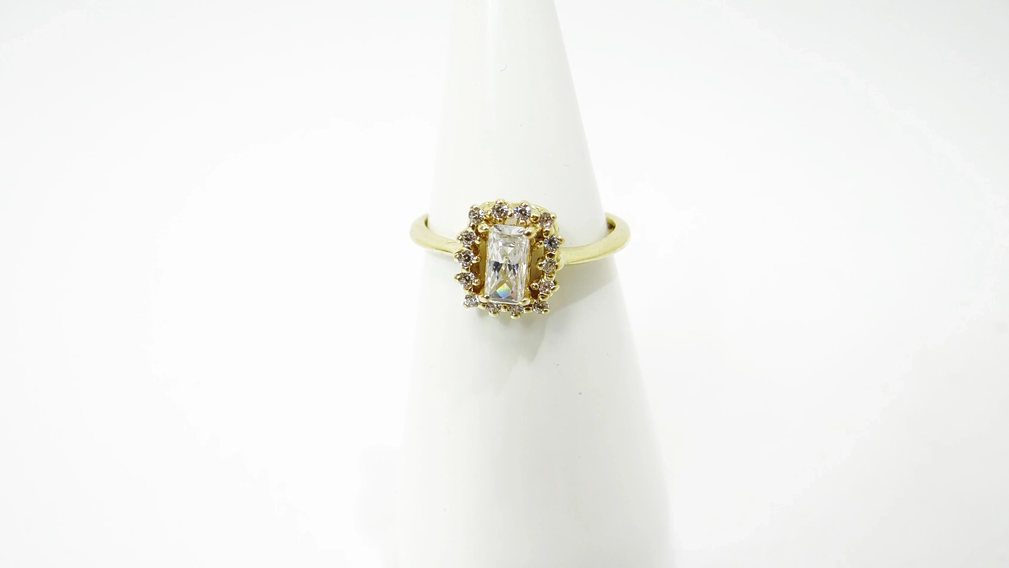 zloty-pierscionek-14ct-215g-13r-material-15835-2