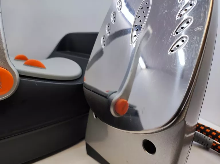 zelazko-ze-stacja-parowa-aeg-dbs-5591-kolor-dominujacy-czarny