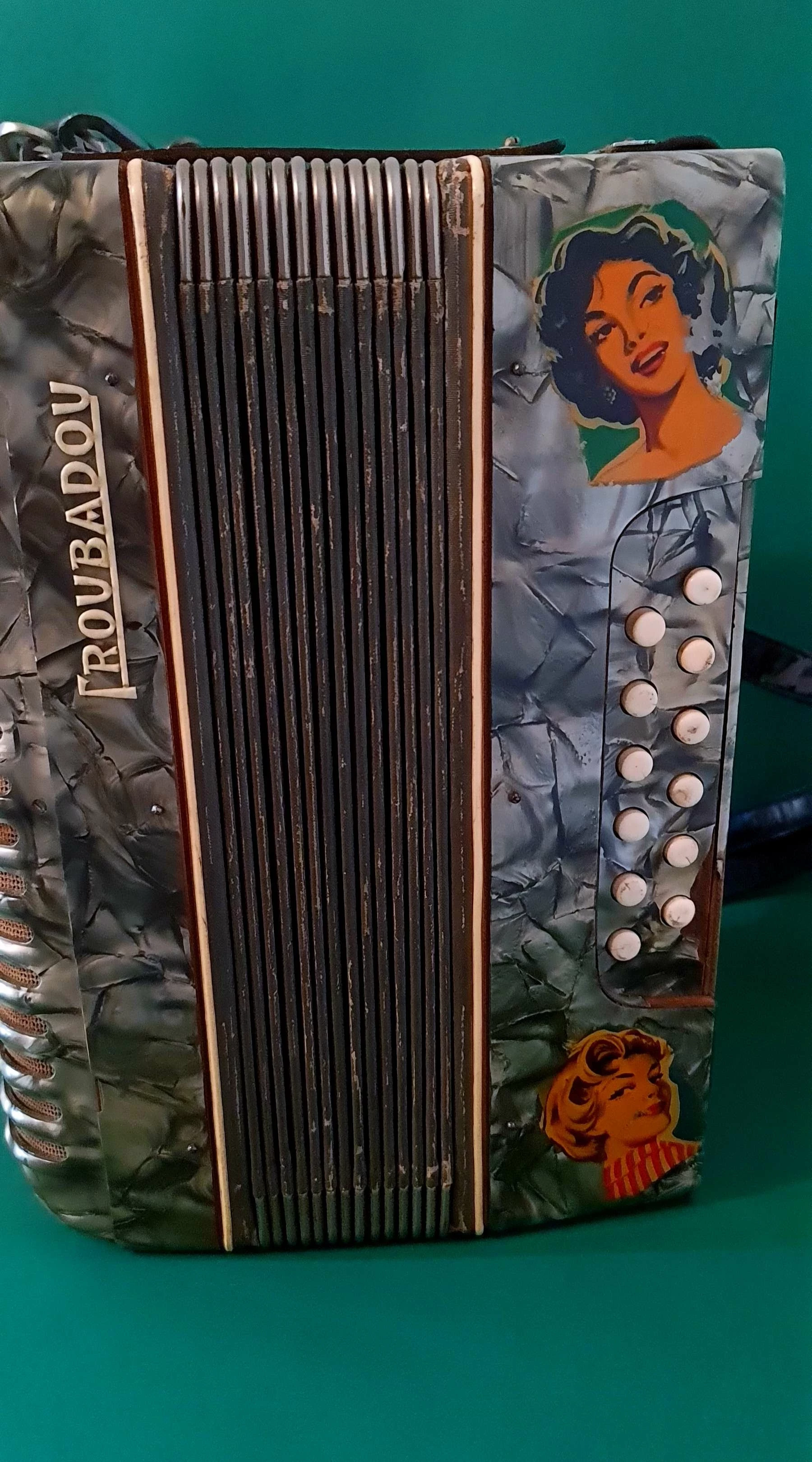 akordeon-troubadour-stan-uzywany