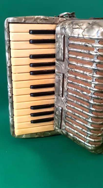 akordeon-troubadour-kod-producenta-750749113942