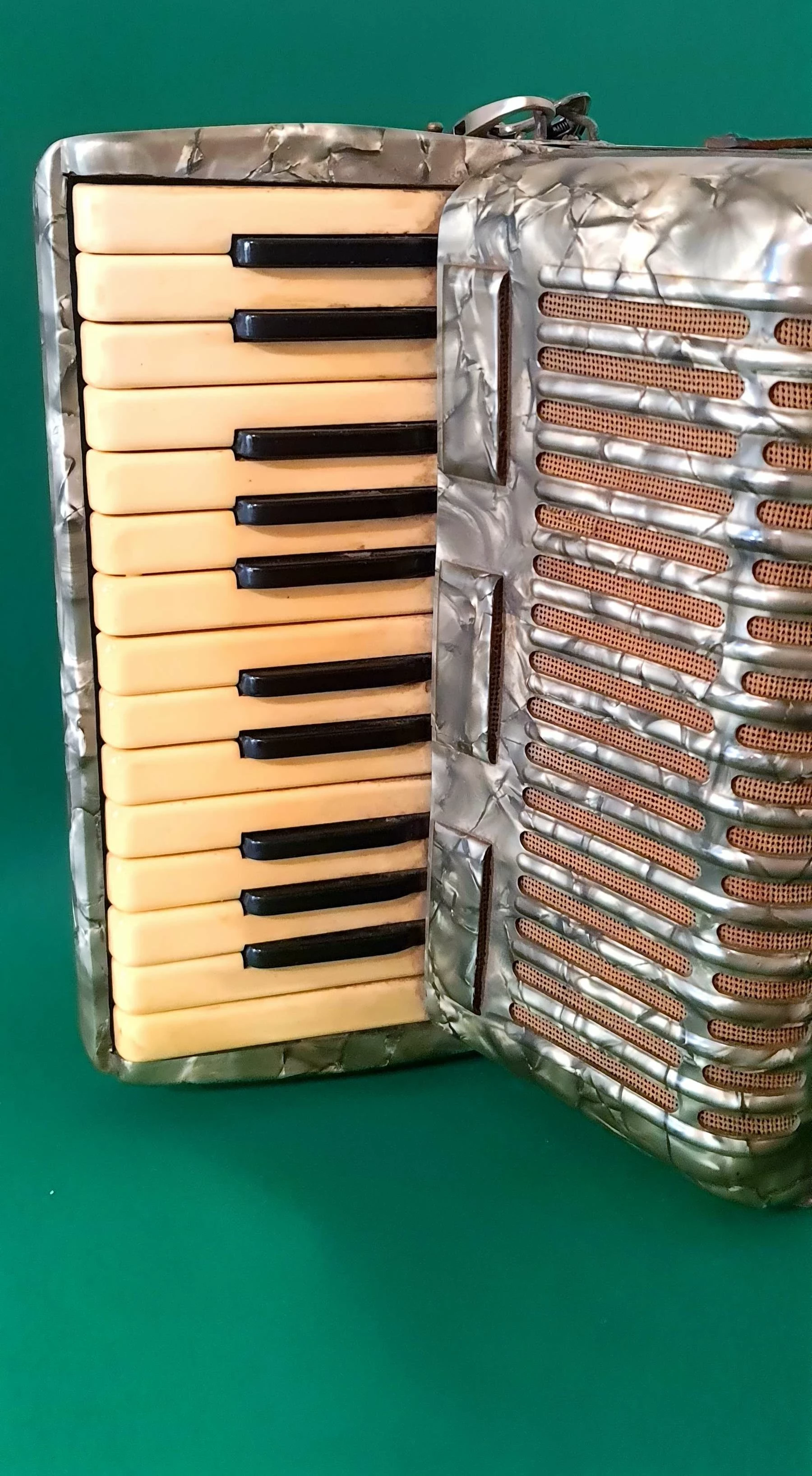 akordeon-troubadour-kod-producenta-750749113942