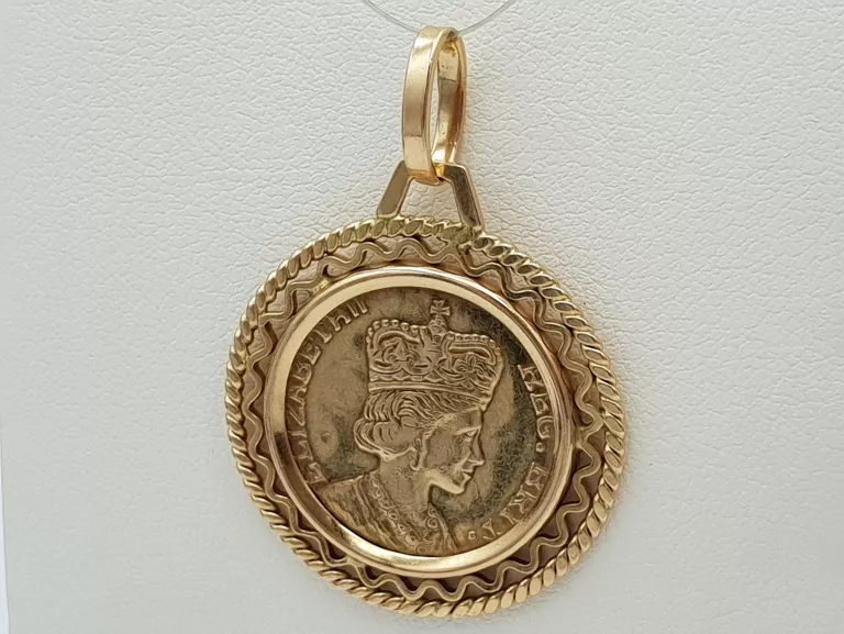 ZŁOTA ZAWIESZKA Z MONETĄ ELŻBIETA II 750 5,25G