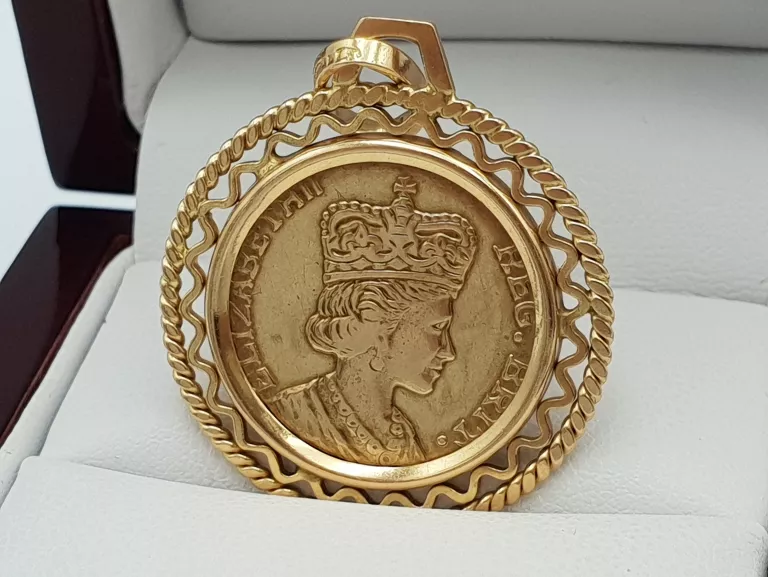 ZŁOTA ZAWIESZKA Z MONETĄ ELŻBIETA II 750 5,25G