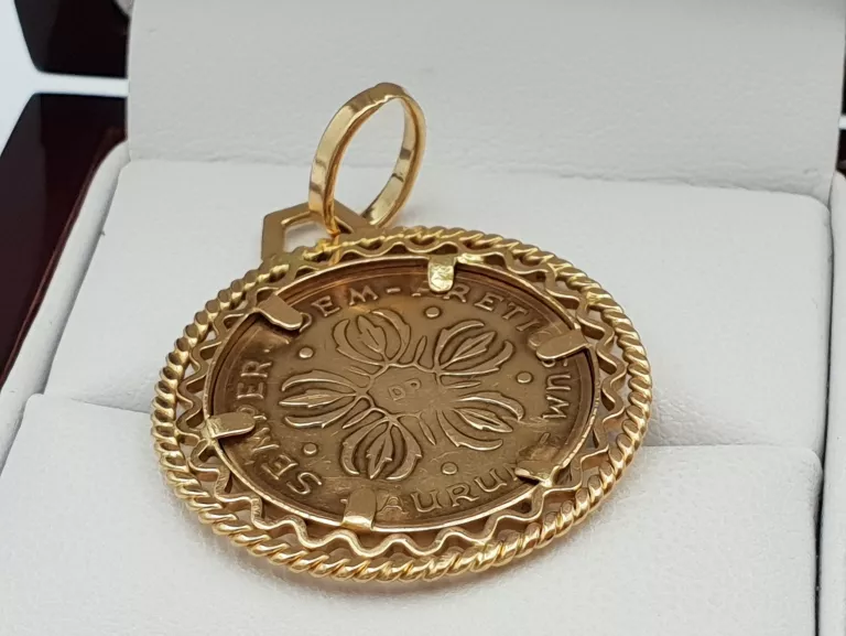ZŁOTA ZAWIESZKA Z MONETĄ ELŻBIETA II 750 5,25G