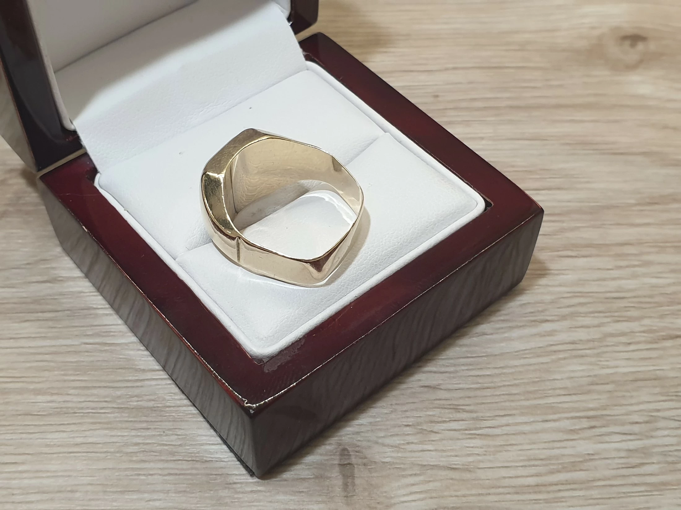 zloty-sygnet-558g-pr585-roz21-kolor-dominujacy-zloty