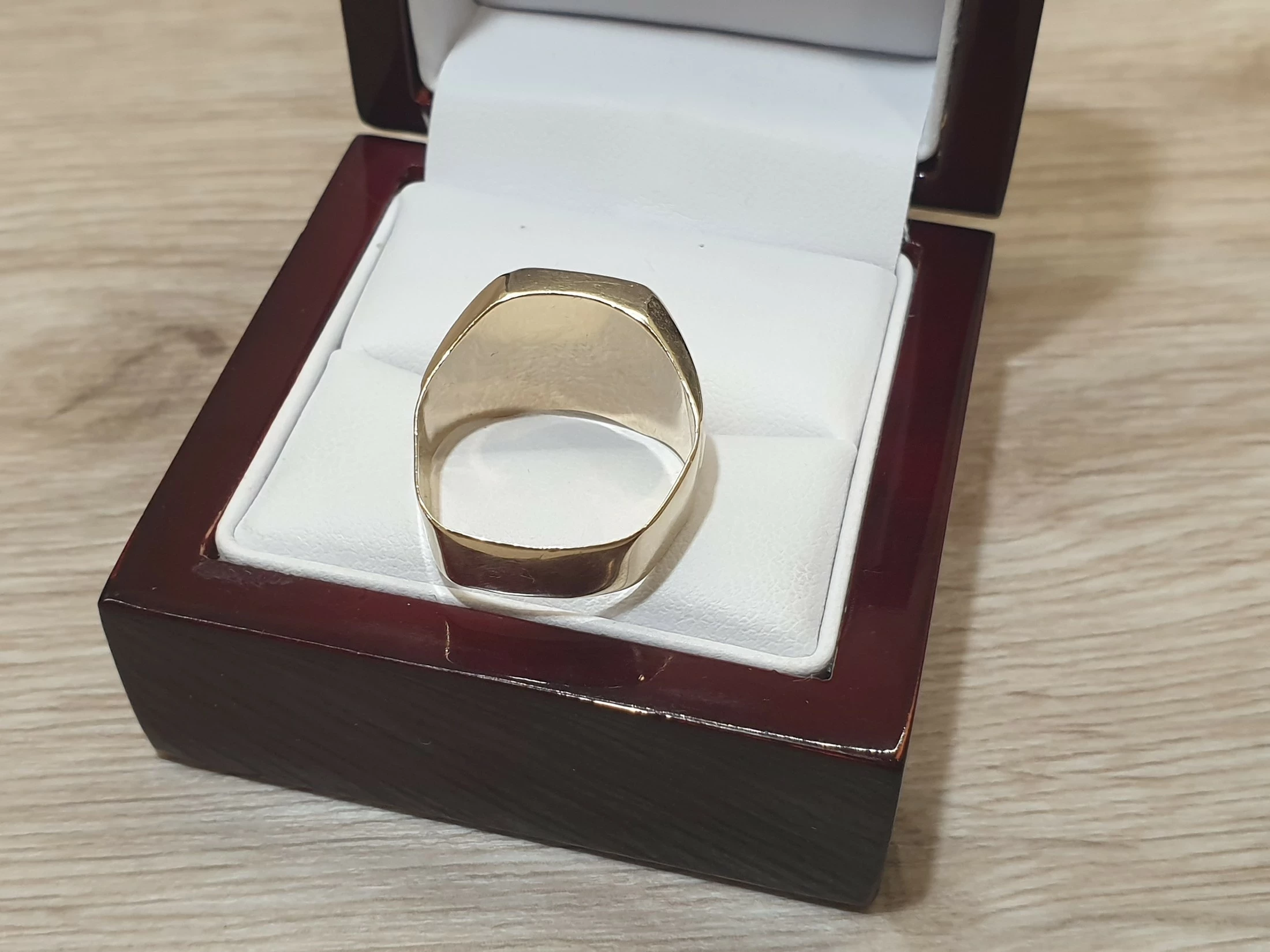 zloty-sygnet-558g-pr585-roz21-cechy-brak