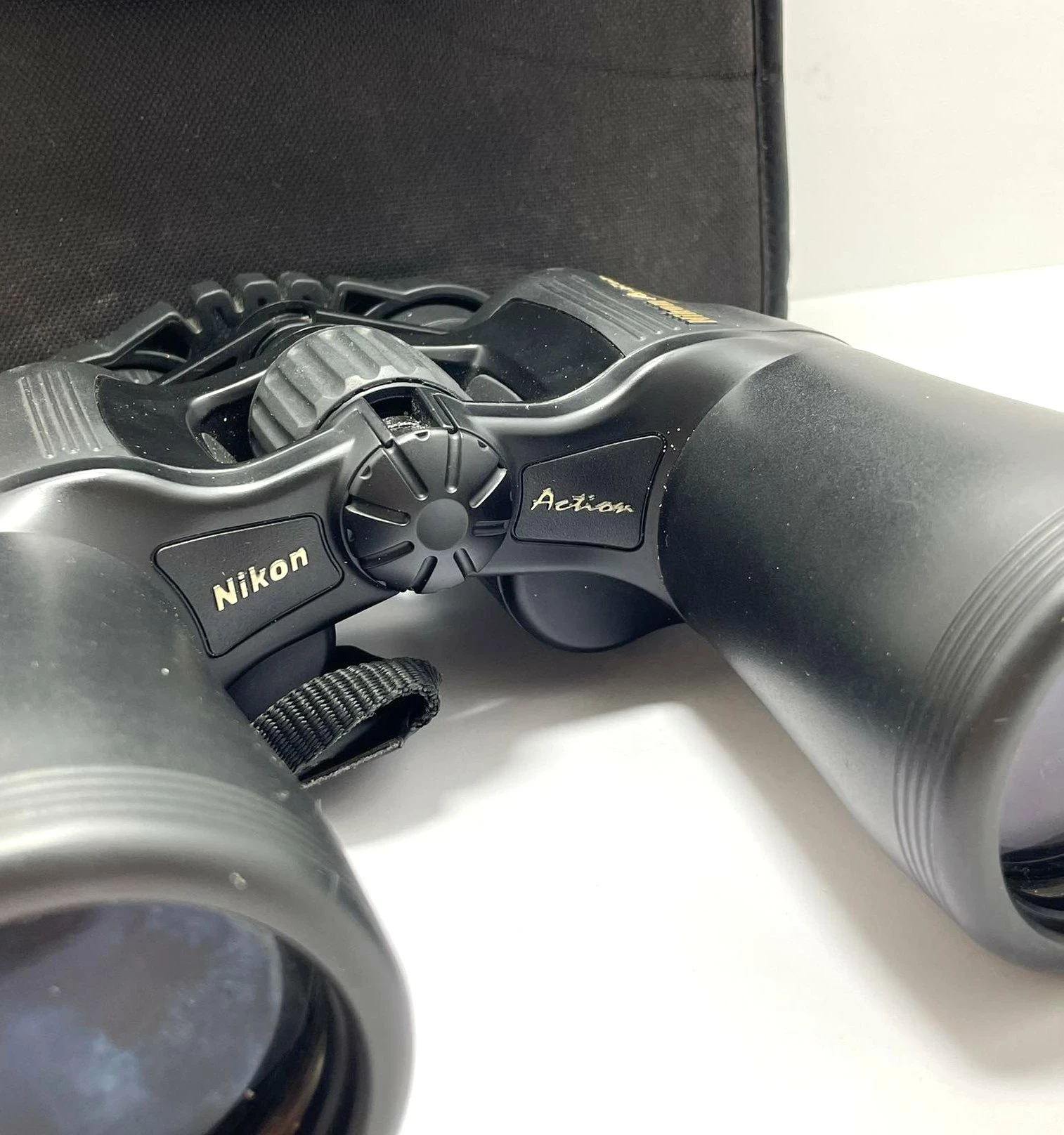 lornetka-nikon-action-10x50-65-pokrowiec-marka-nikon