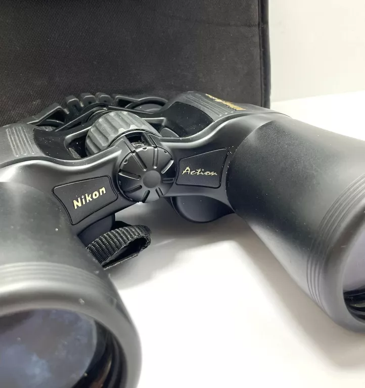 lornetka-nikon-action-10x50-65-pokrowiec-marka-nikon