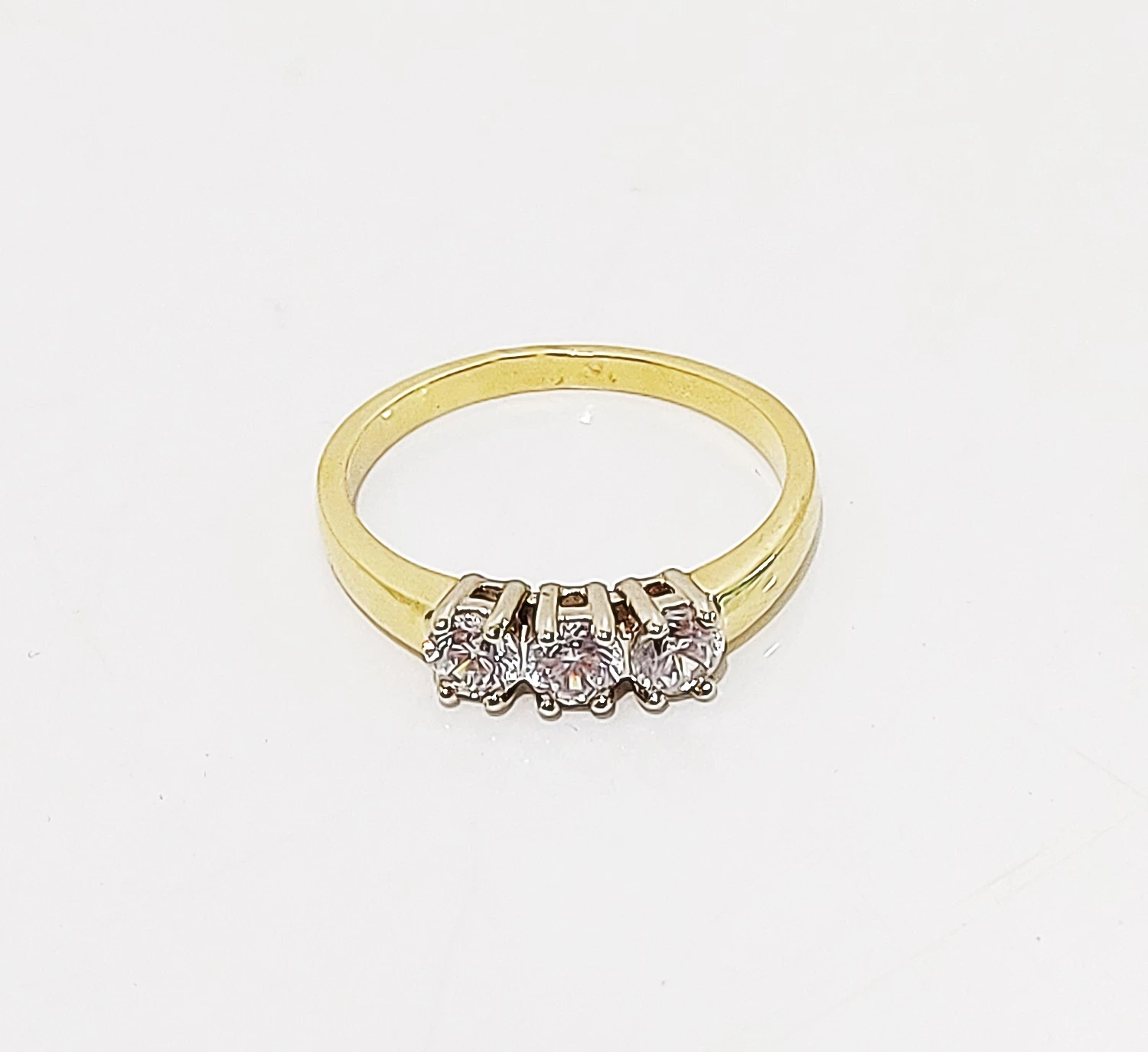 zloty-pierscionek-z-cyrkoniami-296g-585p-r15-kolor-dominujacy-205826-225106