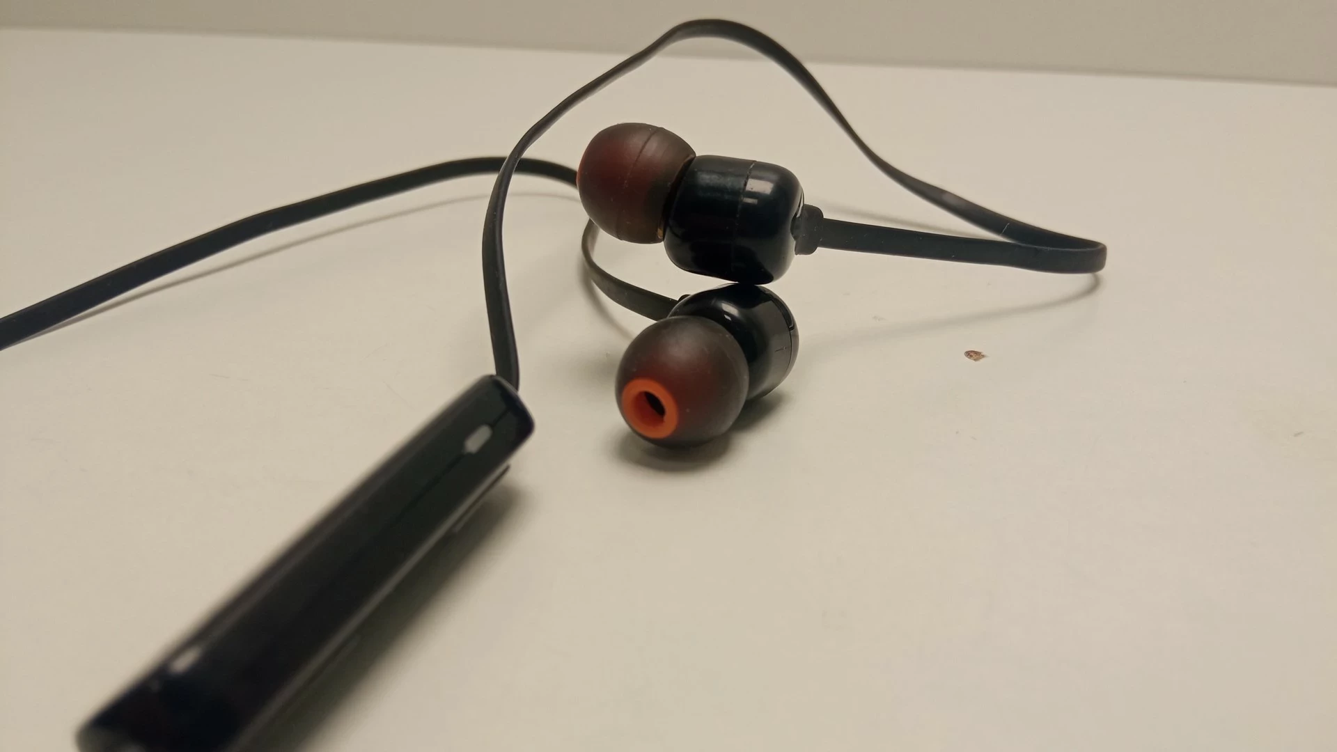 sluchawki-bt-jbl-tune-110-bt-rodzaj-sluchawek-douszne