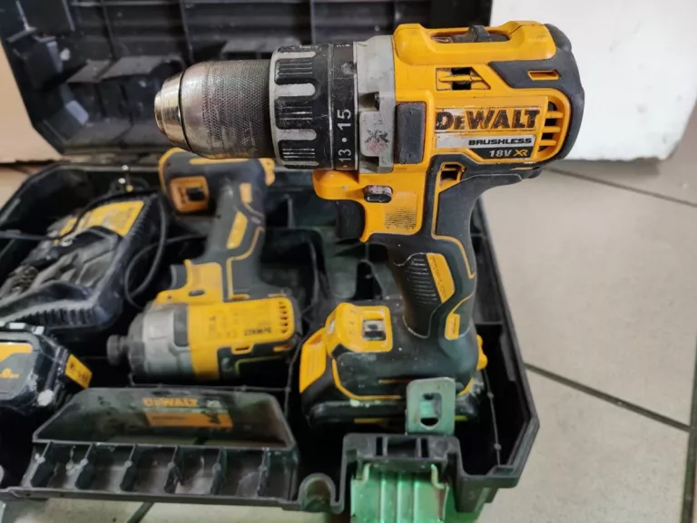 ZESTAW WKRĘTARKA DEWALT DCD791 + DEWALT DC887