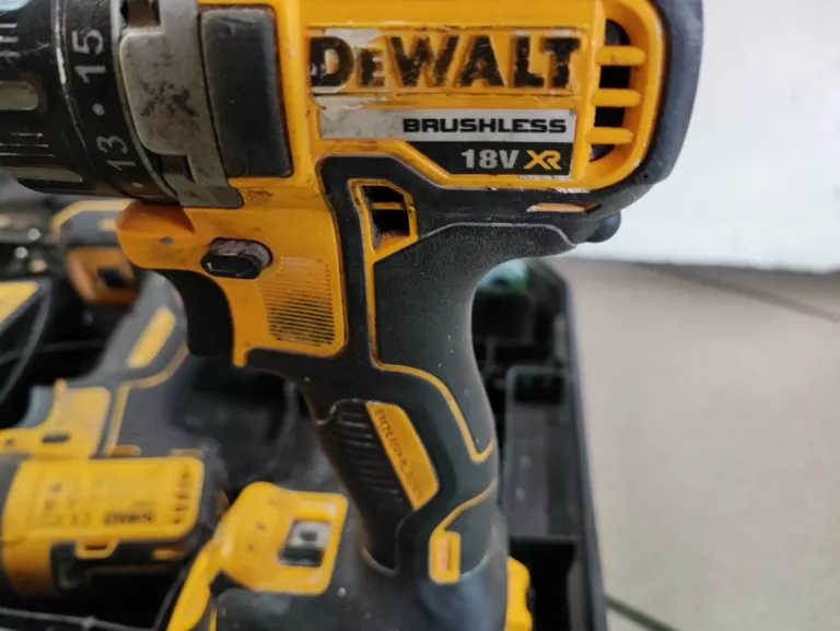 ZESTAW WKRĘTARKA DEWALT DCD791 + DEWALT DC887