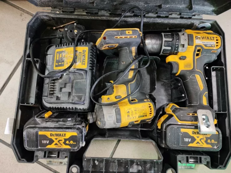 ZESTAW WKRĘTARKA DEWALT DCD791 + DEWALT DC887