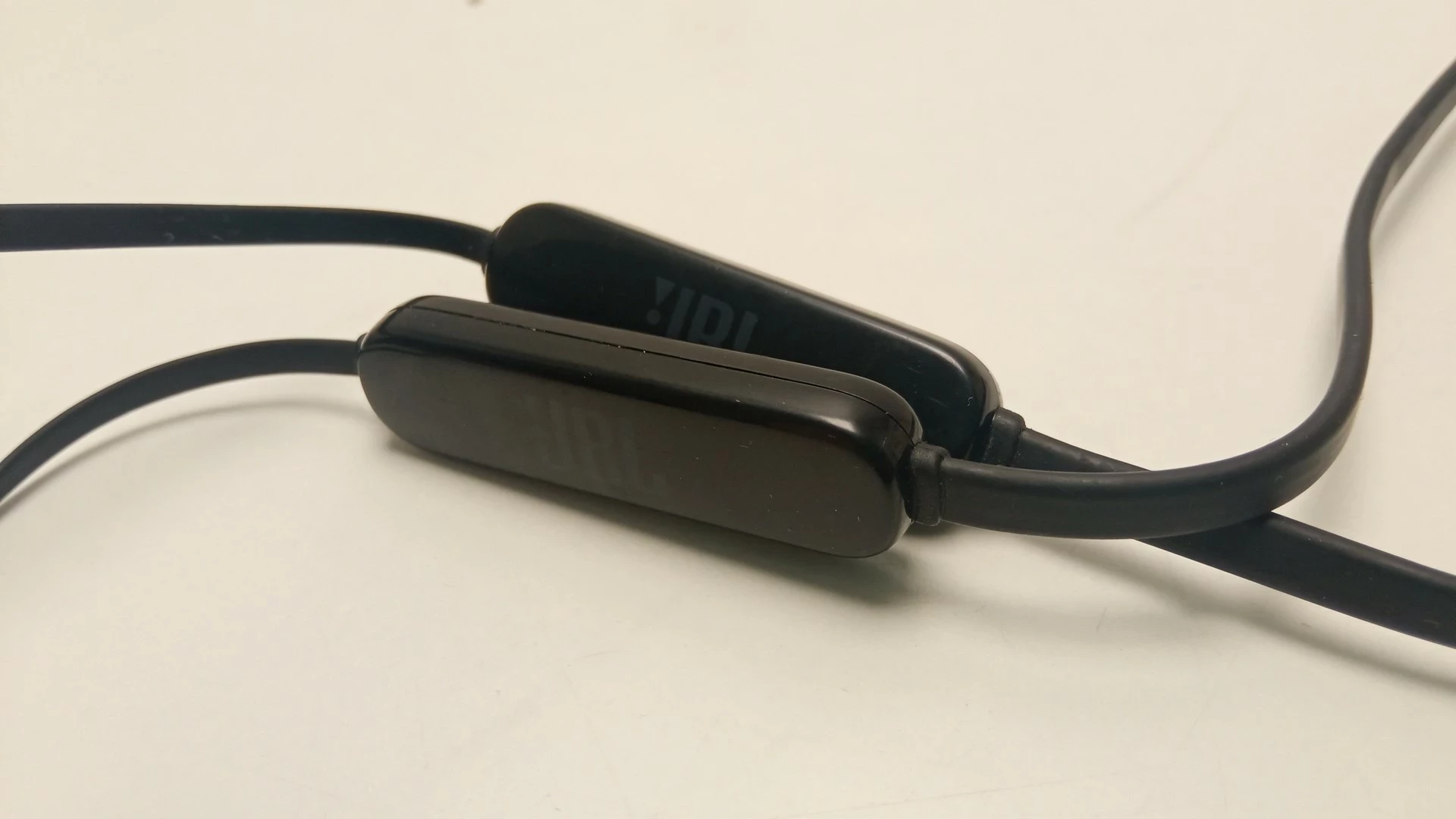 sluchawki-bt-jbl-tune-110-bt-kolor-dominujacy-czarny