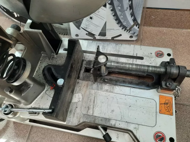 PRZECINARKA DO METALU MAKITA LC1230