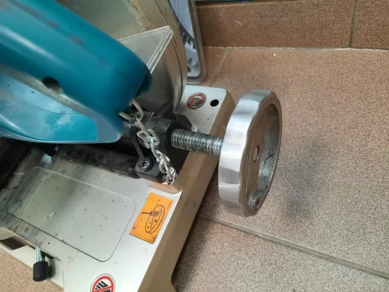 PRZECINARKA DO METALU MAKITA LC1230